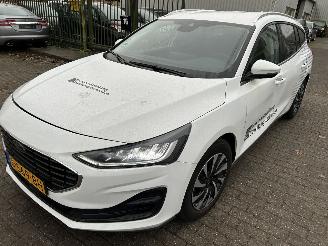 Unfallwagen Ford Focus 1.0 EcoBoost Hybrid Titanium  Stationcar 2023/2