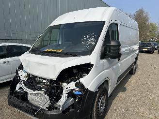 krockskadad bil bedrijf Peugeot Boxer 2.2 BlueHDI   L3H2  3.5 T  Zwaar   ( 1052 KM ) 2024/12