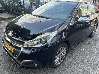 Unfallwagen Peugeot 208 1.2 Puretech  Allure 2015/10