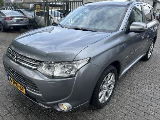Coche accidentado Mitsubishi Outlander 2.0 PluginHybrid Instyle  Automaat 2014/4