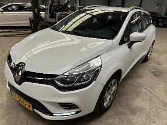 krockskadad bil auto Renault Clio Stationcar 1.5 DCI 2018/11
