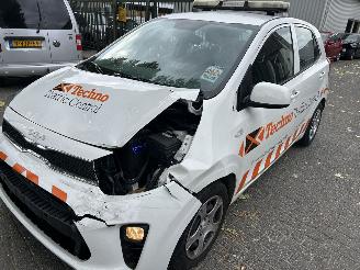 krockskadad bil auto Kia Picanto 1.0 DPI Comfortline 2022/2