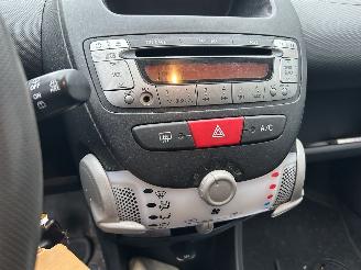 Toyota Aygo 1.0 VVT-i Now 5 Drs - airco picture 9