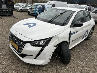 krockskadad bil auto Peugeot e-208 50 kWh  Active Automaat 2023/10