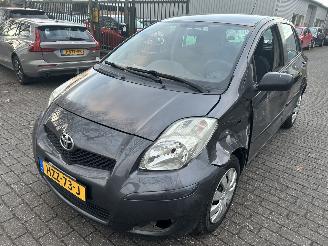 krockskadad bil auto Toyota Yaris 1.3 VVT-i  Comfort  5 Drs 2010/3