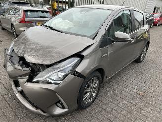krockskadad bil auto Toyota Yaris 1.5 Hybrid Dynamic  Automaat 2020/4