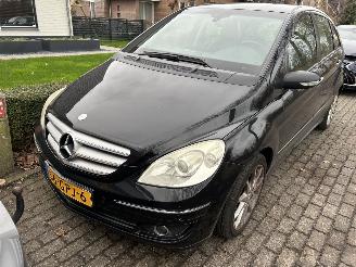 krockskadad bil auto Mercedes B-klasse 170  Automaat 2005/10