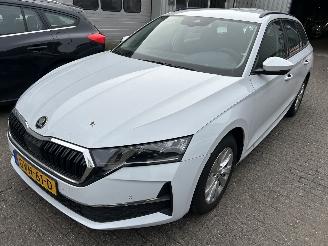 krockskadad bil auto Skoda Octavia Combi 1.5 TSI E-Tec MHEV Automaat First Edition   ( 19085 KM ) 2024/12