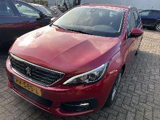 Damaged car Peugeot 308 Stationcar 1.2 PT  Allure 2018/2