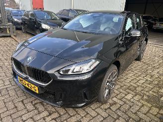 skadebil auto BMW 1-serie 120  Automaat   ( 4457 Km )   nieuw prijs 45000,00 2025/6