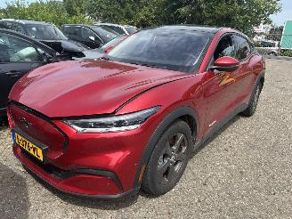 Vrakbiler auto Ford Mustang Mach-e  2021/8