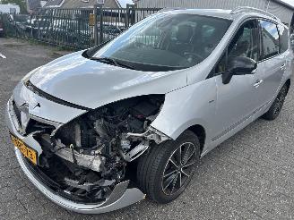 krockskadad bil auto Renault Scenic 1.5 DCI  Bose  7 persoons 2014/1