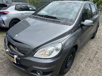 krockskadad bil auto Mercedes B-klasse 180 2010/11