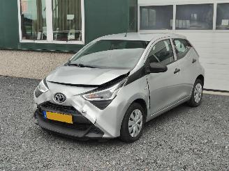 škoda osobní automobily Toyota Aygo 1.0 VVT-i  X-fun 2021/9