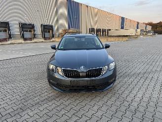 Skoda Octavia 1.6 TDI DSG KLIMA NAVI AHK SITZHEIZUNG picture 2