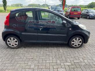 Peugeot 107 107, Hatchback, 2005 / 2014 1.0 12V picture 6