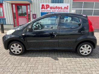Peugeot 107 107, Hatchback, 2005 / 2014 1.0 12V picture 2