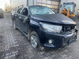 Salvage car Toyota Hilux Hilux V/VI, Pick-up, 2015 2.4 D4D-F 16V 4x4 2019