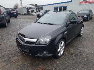 Salvage car Opel Tigra Twintop Zwart Z20R Onderdelen Deur Dak 2004/11