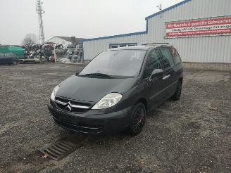 Salvage car Citroën C8 2.2 HDI Grijs EYJC Onderdelen 4HW Motor 2004/11
