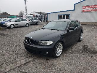 Coche siniestrado BMW 1-serie Carbonschwarz Met. 416 Onderdelen 2008/4