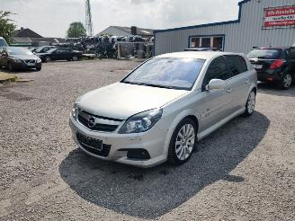 Salvage car Opel Signum 1.9 CDTI Zilver Z157 Onderdelen Z19DTH Motor 2007/9
