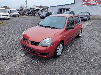 Sloopauto Renault Clio 1.2 16V Rood TEB76 Onderdelen D4F722 Motor 2006/10
