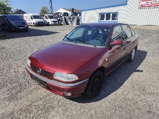 Sloopauto Opel Astra F 1.6 Rood Z549 Onderdelen X16SZR Motor 1998/4