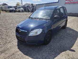 Salvage car Skoda Roomster 1.2 12V Blauw LF5A Onderdelen CGPA Motor 2009/7