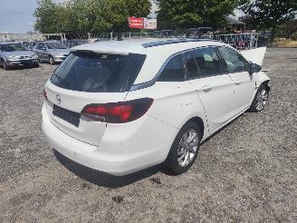 Sloopauto Opel Astra K 1.5D Wit Y40R Onderdelen F15DVH Motor 2021/5
