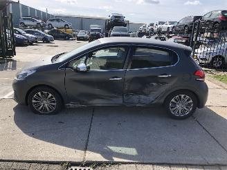 Voiture accidenté Peugeot 208 12i 60kW Allure NAVI 2016/6