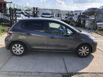 Voiture accidenté Peugeot 208 12i 5 drs E5 2012/8