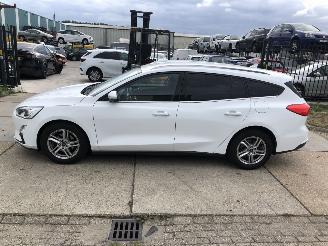 skadebil auto Ford Focus 1.0 ecoboost Combi NAVI 2019/3