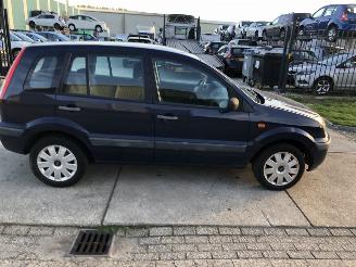 Vaurioauto  passenger cars Ford Fusion 14i 16v 59kW 2009/10