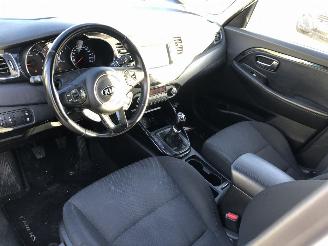 Kia Carens 17crdi 100kW E5 7 zitter picture 6