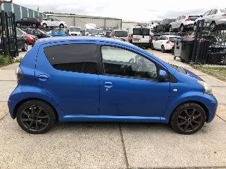 Vaurioauto  passenger cars Toyota Aygo Comfort Navigator AIRCO LM VELGEN 2011/5