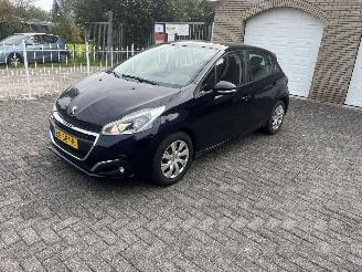 skadebil auto Peugeot 208 1.2 puretech weinig km !! 2016/8
