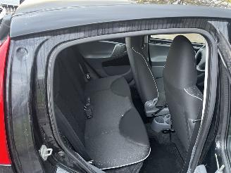 Peugeot 107 Weinig km !! picture 15