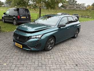 Voiture accidenté Peugeot 308 SW Puretech Active Pack Business 2023/1