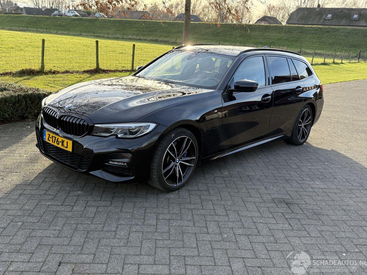 BMW 3-serie Touring 330e M-Pakket / Pamorma / Leer / Automaat