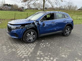 krockskadad bil auto Mercedes EQA 71KWH EQA 250+ LUXURY LINE / Pano / Leer 2025/1