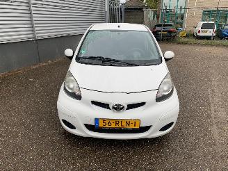 skadebil auto Toyota Aygo comfort navigator 2011/6