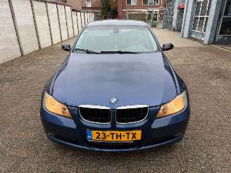 Voiture accidenté BMW 3-serie 318 I HIGH EXECUTIVE 2006/9