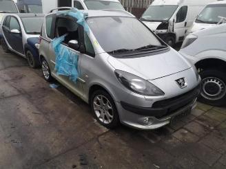 Vrakbiler auto Peugeot 1007 1007 (KM), Hatchback 3-drs, 2004 / 2011 1.6 GTI,Gentry 16V 2006