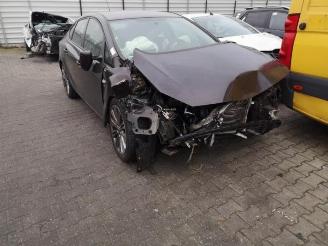 Vrakbiler auto Opel Astra Astra J (PD5/PE5), Sedan, 2012 1.4 Turbo 16V 2013/11