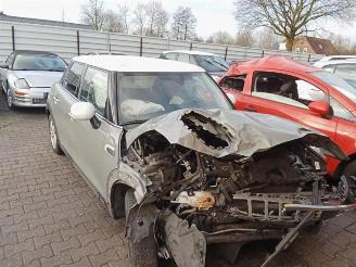 Uttjänta bilar auto Mini Cooper Mini (F55), Hatchback 5-drs, 2013 1.5 12V Cooper 2016/10