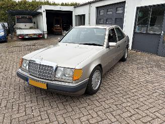 Unfallwagen Mercedes 200-serie  1990/1