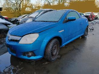 Salvage car Opel Tigra TwinTop 1.4-16V Enjoy 2004/9