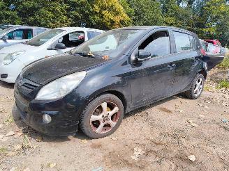 uszkodzony samochody osobowe Hyundai I-20 Hyundai i20 1.25 i-Drive 2012/1