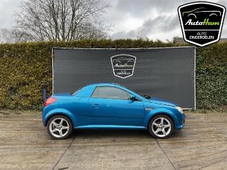 Salvage car Opel Tigra Tigra Twin Top, Cabrio, 2004 / 2010 1.8 16V 2004/11